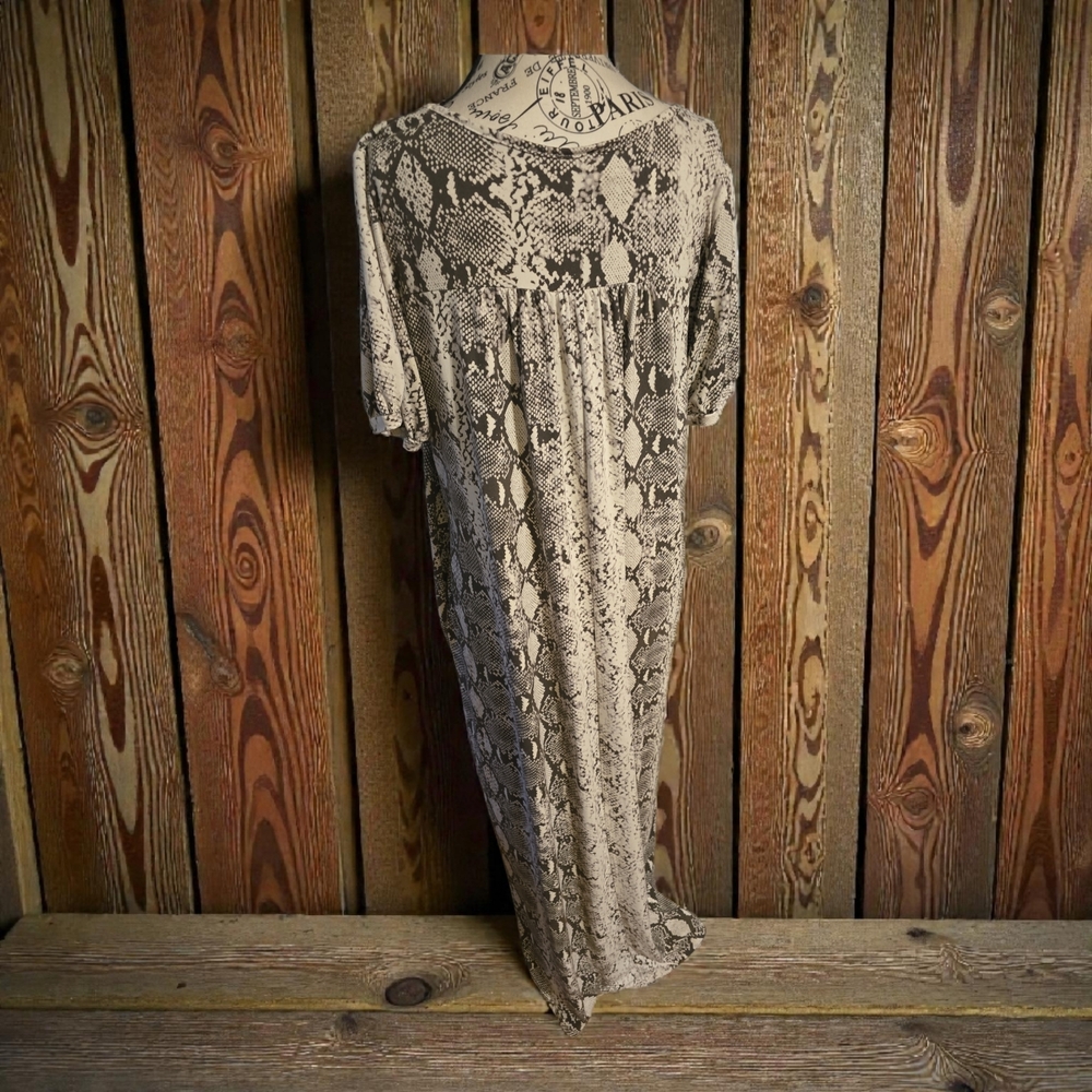 Elegant Snake Print Maxi Dress‎ With Pockets - Picture 2 of 4